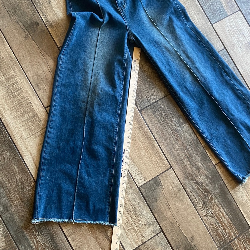 Wide-Leg Blue Jeans - Picture 7 of 10